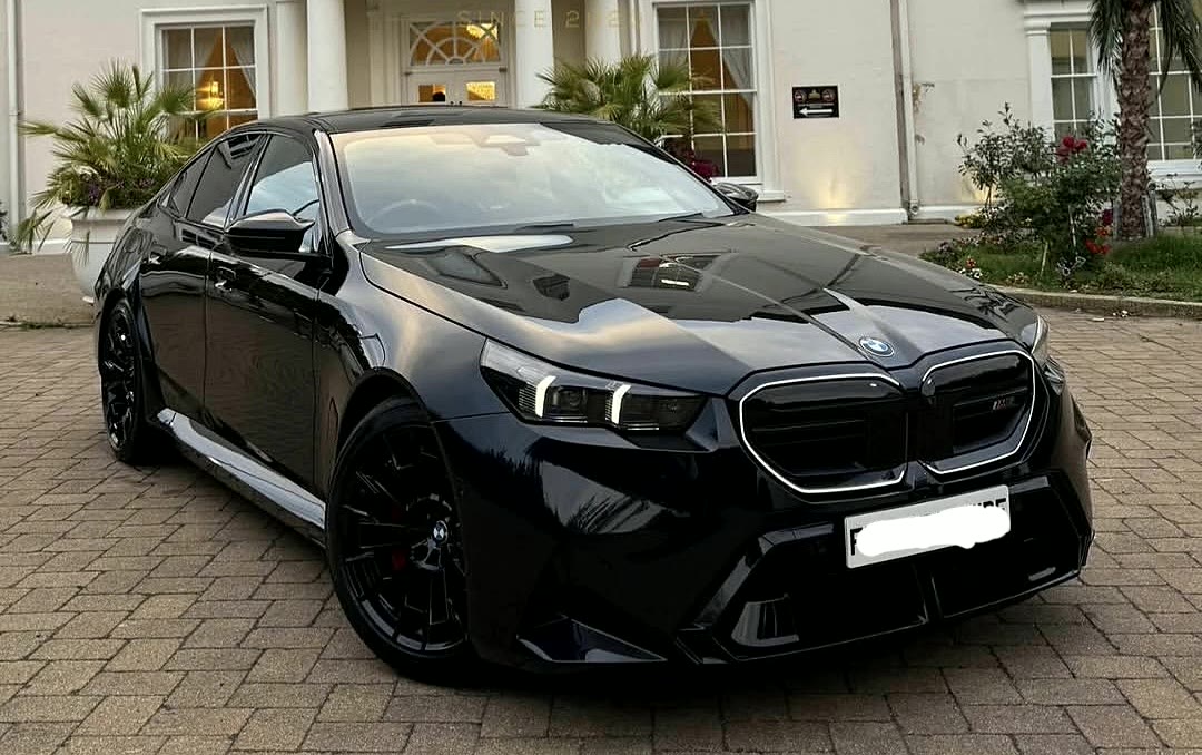 BMW M5, black