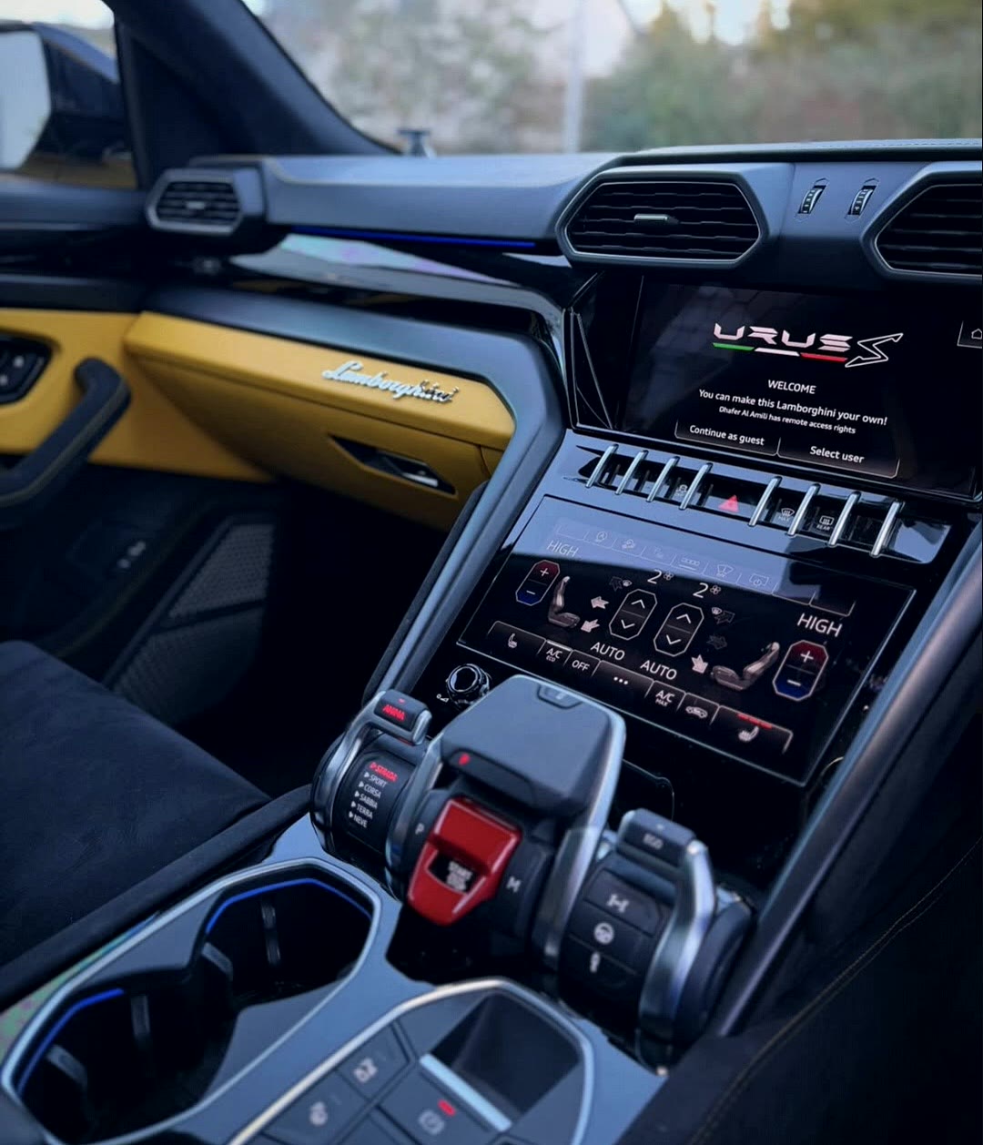 Urus S console