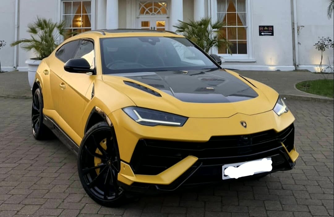 Lamborghini Urus Performante, yellow