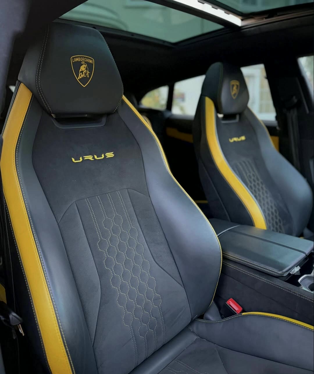 Urus interior